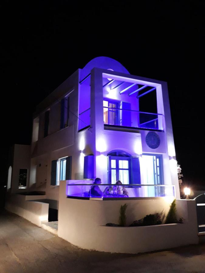 Located By The Sea One Beachfront Private Captain Lazaros Pool Villa With Loft In 750Sqm Spacious Private Plot-Jacuzzi-Sunrelax-Furnished Terace-Gazebo-Private Parking,Sleep 3 Adults And 2 Children, Just Steps From The Black Beach-Seaview Періса Екстер'єр фото