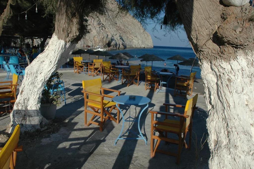 Located By The Sea One Beachfront Private Captain Lazaros Pool Villa With Loft In 750Sqm Spacious Private Plot-Jacuzzi-Sunrelax-Furnished Terace-Gazebo-Private Parking,Sleep 3 Adults And 2 Children, Just Steps From The Black Beach-Seaview Періса Екстер'єр фото