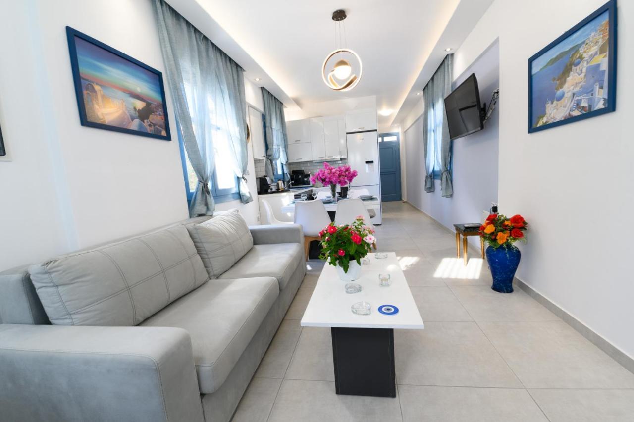 Located By The Sea One Beachfront Private Captain Lazaros Pool Villa With Loft In 750Sqm Spacious Private Plot-Jacuzzi-Sunrelax-Furnished Terace-Gazebo-Private Parking,Sleep 3 Adults And 2 Children, Just Steps From The Black Beach-Seaview Періса Екстер'єр фото