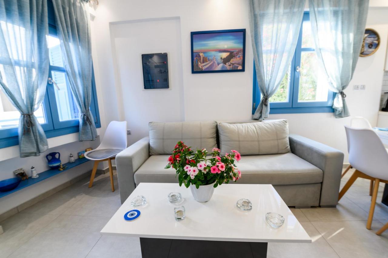 Located By The Sea One Beachfront Private Captain Lazaros Pool Villa With Loft In 750Sqm Spacious Private Plot-Jacuzzi-Sunrelax-Furnished Terace-Gazebo-Private Parking,Sleep 3 Adults And 2 Children, Just Steps From The Black Beach-Seaview Періса Екстер'єр фото